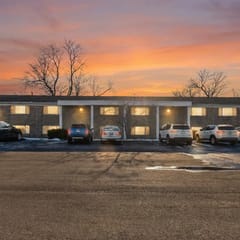 Newly Remodeled  Unit 2 + Modern + 1 Bed/1 Bath Near Airport