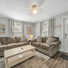 Cozy Home with Wi-/fi & Large Deck