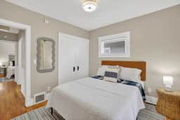Blue Breeze Bungalow • 2 BD • Near Downtown & E.L. - Image 4
