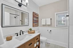 Blue Breeze Bungalow • 2 BD • Near Downtown & E.L. - Image 2
