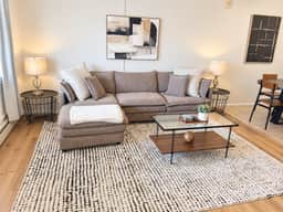 Mid-Century Modern #12 + 2nd floor + 1 Bed/1 Bath - Image 5