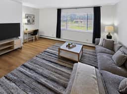 Modern Traditional #10 + 2nd floor + 1 Bed/1 Bath - Image 5