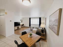 Modern Traditional #10 + 2nd floor + 1 Bed/1 Bath - Image 2