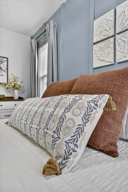 Southern Comfort Cottage in the City - Image 4