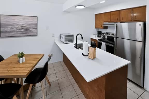 Modern Traditional #10 + 2nd floor + 1 Bed/1 Bath - Image 1