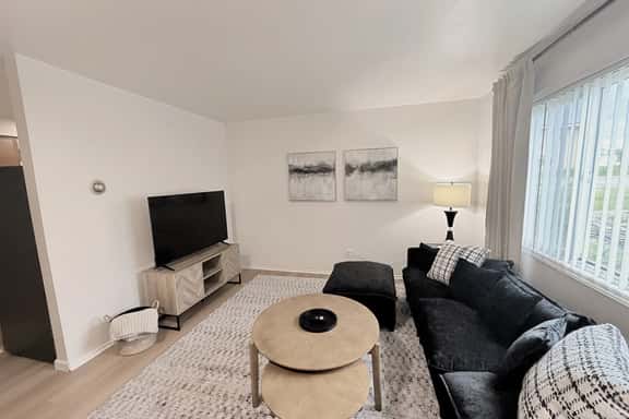 Newly Remodeled Unit 8 + Modern + 1 Bed/1 Bath - Image 1