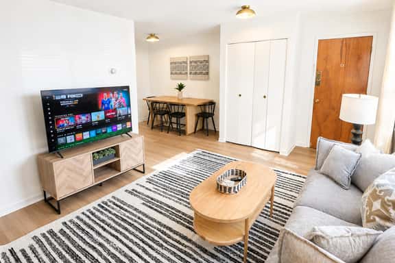 Newly Remodeled + Modern Aztec Themed + 1 Bed/1 Bath Near Airport - Image 1