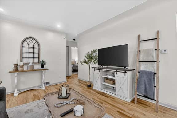 Southern Comfort Cottage in the City - Image 1