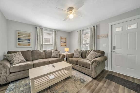 Cozy Home with Wi-/fi & Large Deck - Image 1