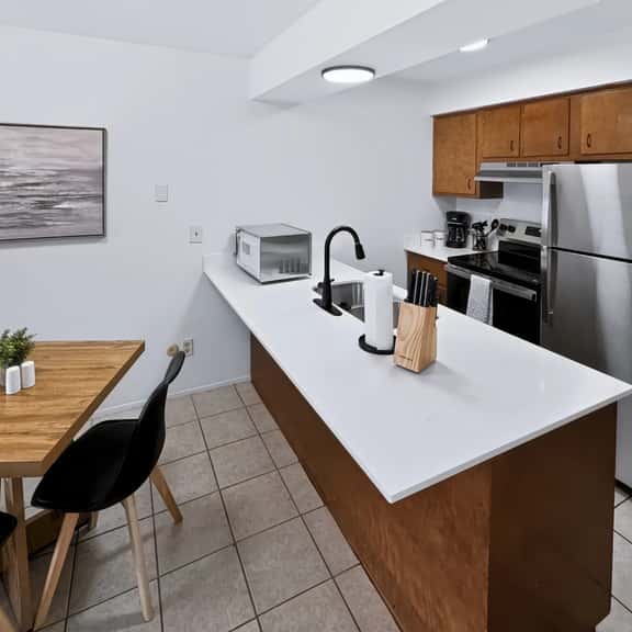 Modern Traditional #10 + 2nd floor + 1 Bed/1 Bath - Image 1