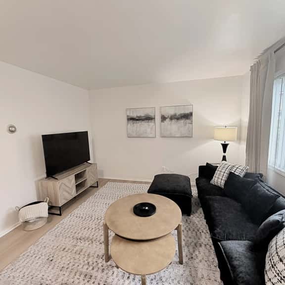 Newly Remodeled Unit 8 + Modern + 1 Bed/1 Bath - Image 1