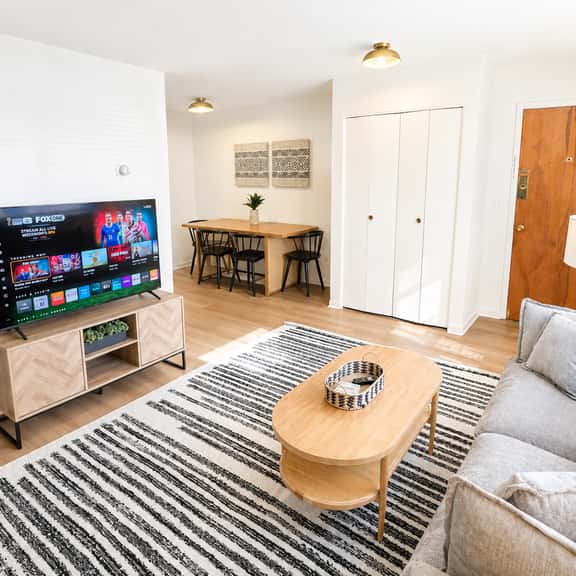 Newly Remodeled + Modern Aztec Themed + 1 Bed/1 Bath Near Airport - Image 1