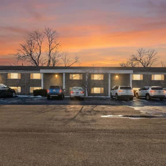 Newly Remodeled Unit 2 + Modern + 1 Bed/1 Bath Near Airport - Image 1
