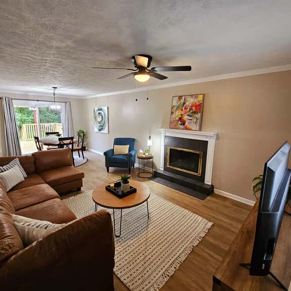 Miller Brite 3 bed/1.5 bath with all new deck! - Image 1