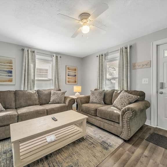 Cozy Home with Wi-/fi & Large Deck - Image 1