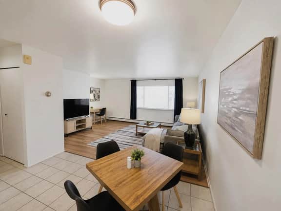 Modern Traditional #10 + 2nd floor + 1 Bed/1 Bath - Image 2