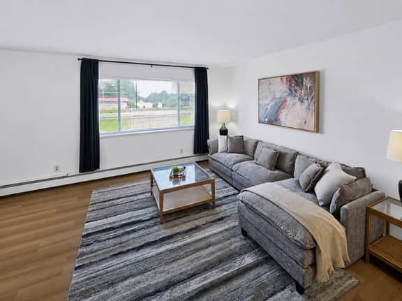 Modern Traditional #10 + 2nd floor + 1 Bed/1 Bath - Image 3