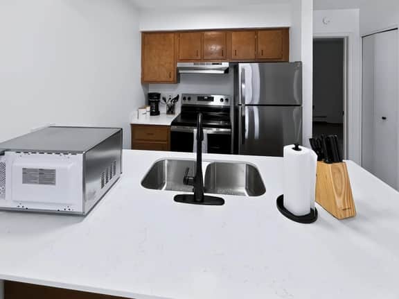 Modern Traditional #10 + 2nd floor + 1 Bed/1 Bath - Image 4