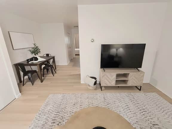 Newly Remodeled Unit 8 + Modern + 1 Bed/1 Bath - Image 4