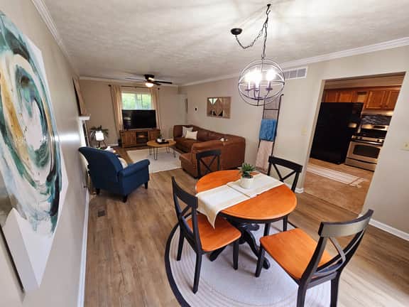 Miller Brite 3 bed/1.5 bath with all new deck! - Image 4