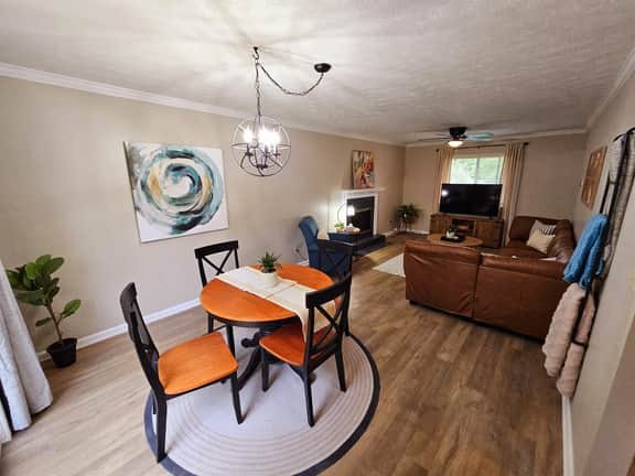 Miller Brite 3 bed/1.5 bath with all new deck! - Image 5