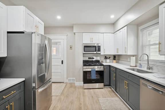Modern Capitol Oasis + 3 bd/2 bth + Firepit - Image 4